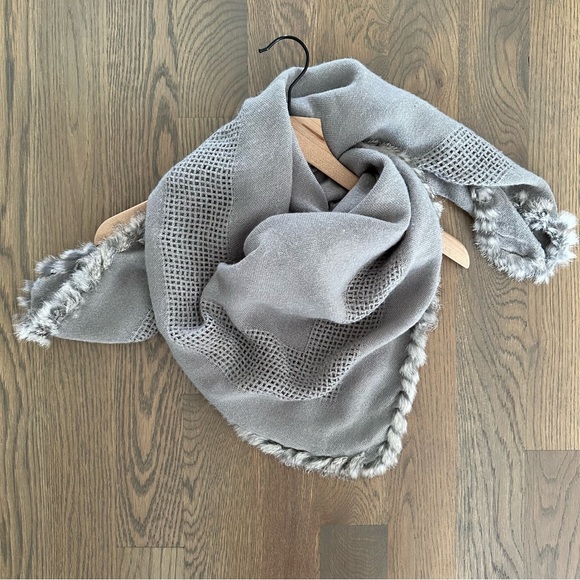 Vintage Anthropologie Woven Scarf with Fur Trim in Taupe Grey 38.5" x 40.5" - Picture 3 of 7